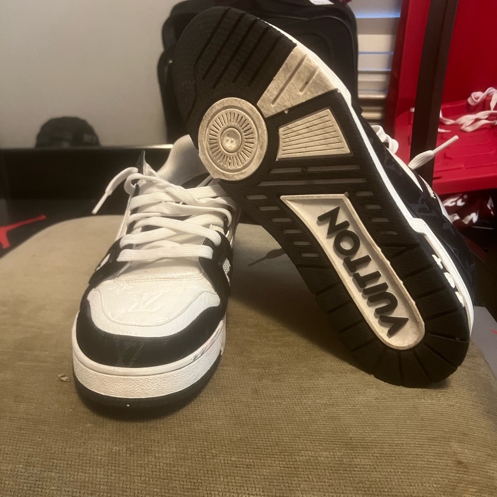 Louis Vuitton trainers - Picture 1 of 4